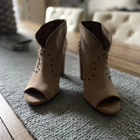 Vince Camuto Suede Booties- never worn! - Picture 3 of 6